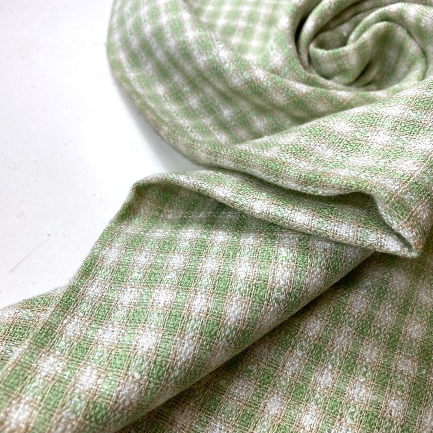 Granja verde y blanca