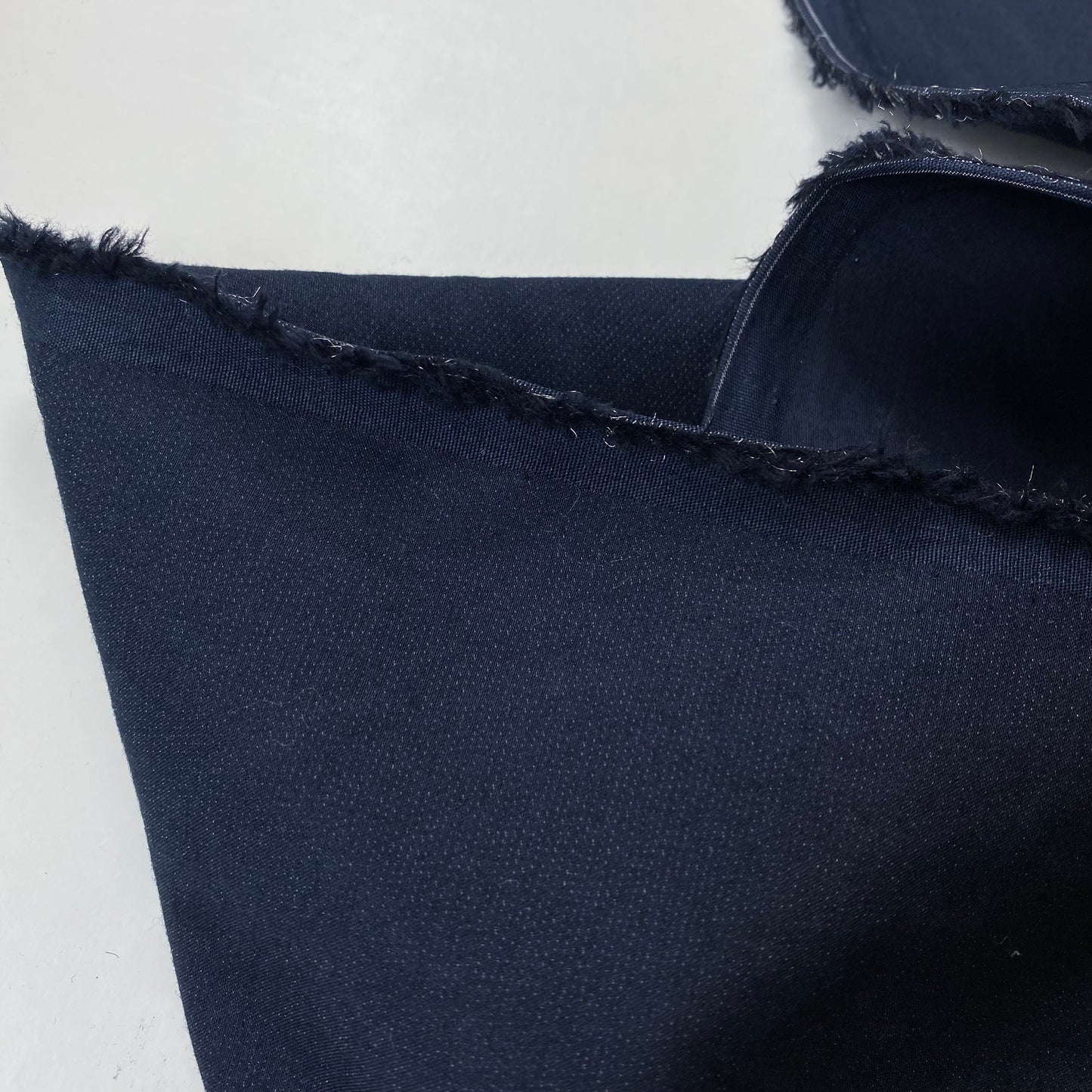 Sarga de satén azul marino