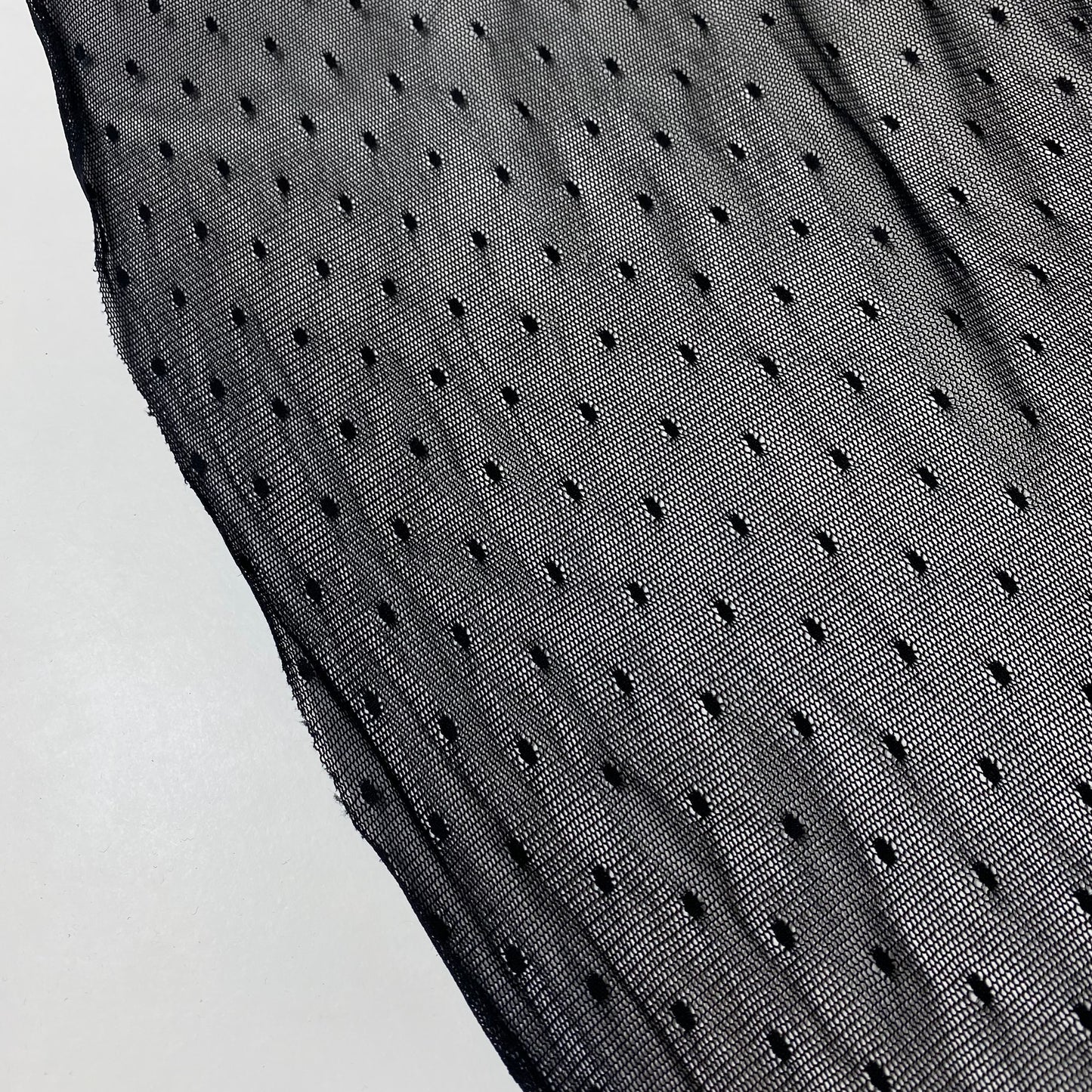 Tule preta com bolinhas