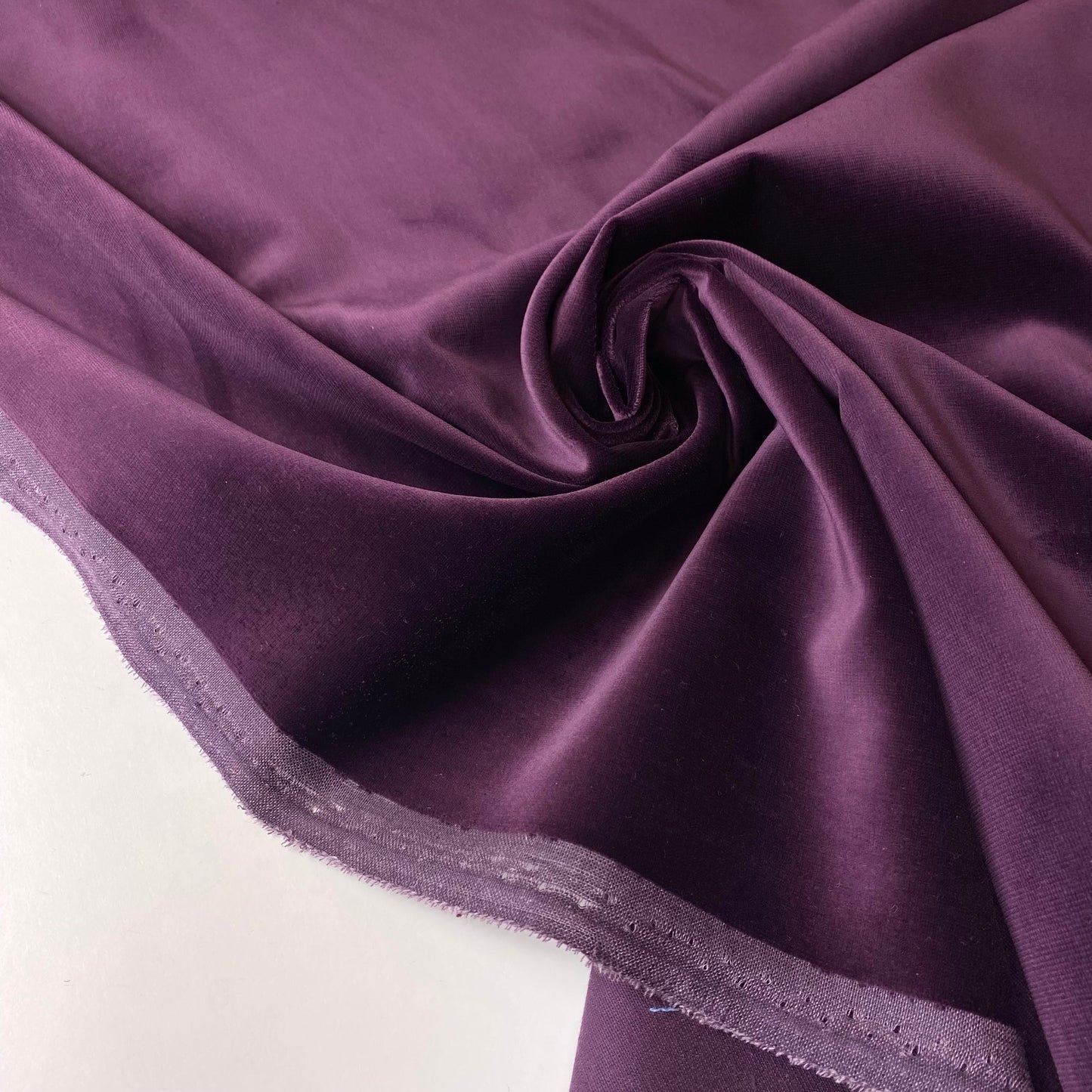 Veludo lilás escuro