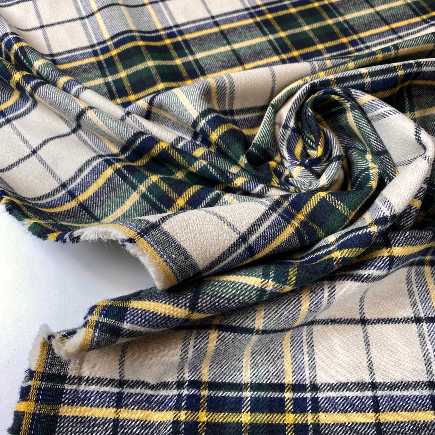 Tecido flanela padrão quadrados bege, verde, azul e amarelo