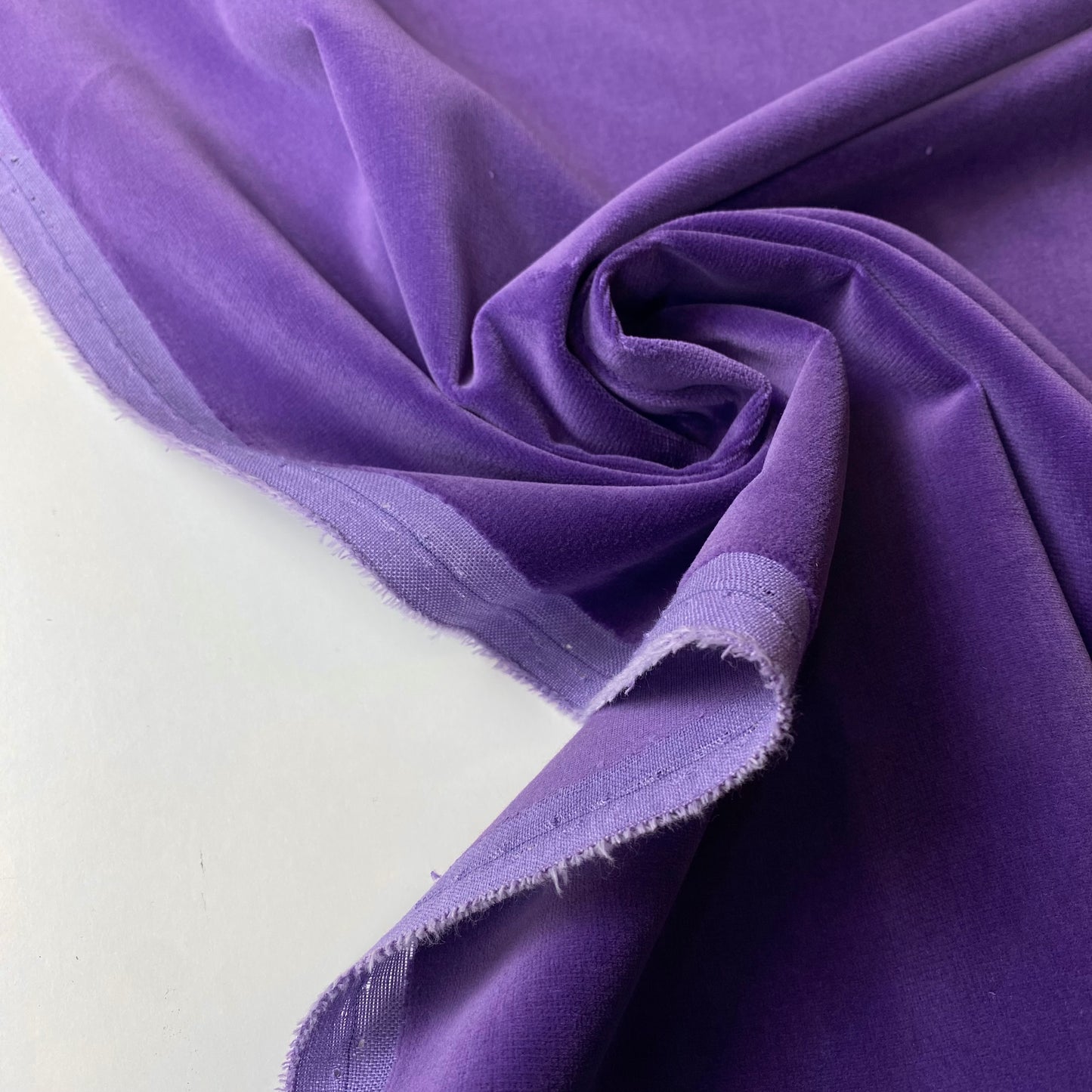 Tecido veludo lilás