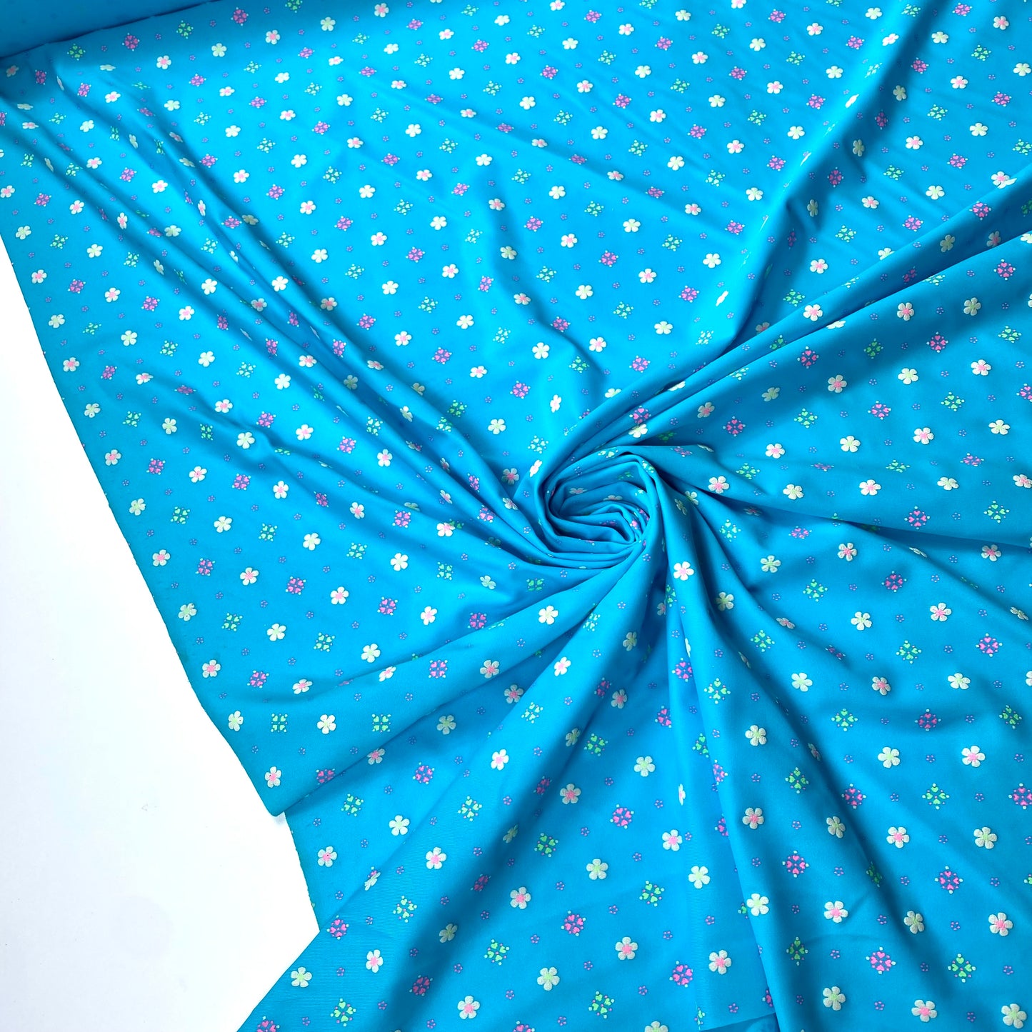 Lycra azul com flores