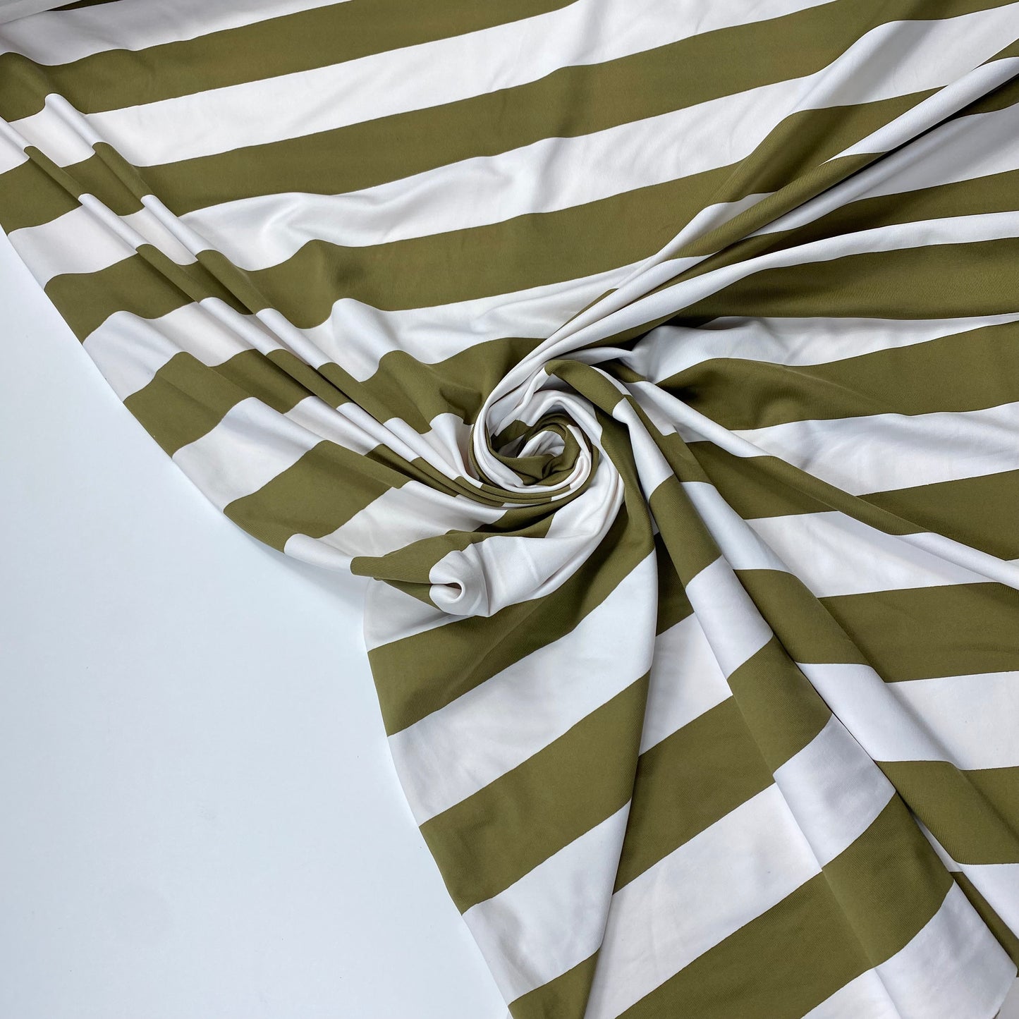 Malha lycra riscas horizontais verde seco e branco