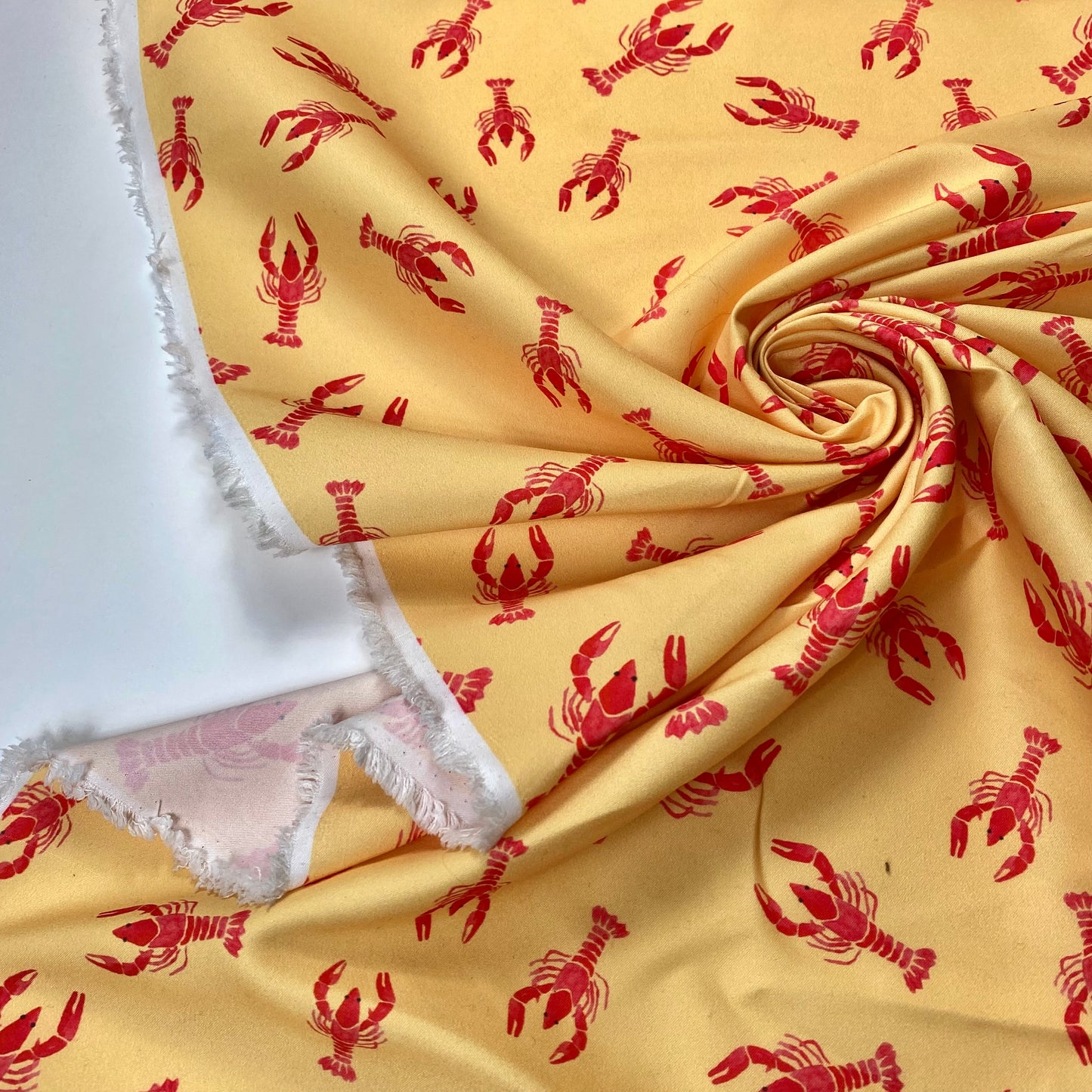 Tactel amarelo com camarões