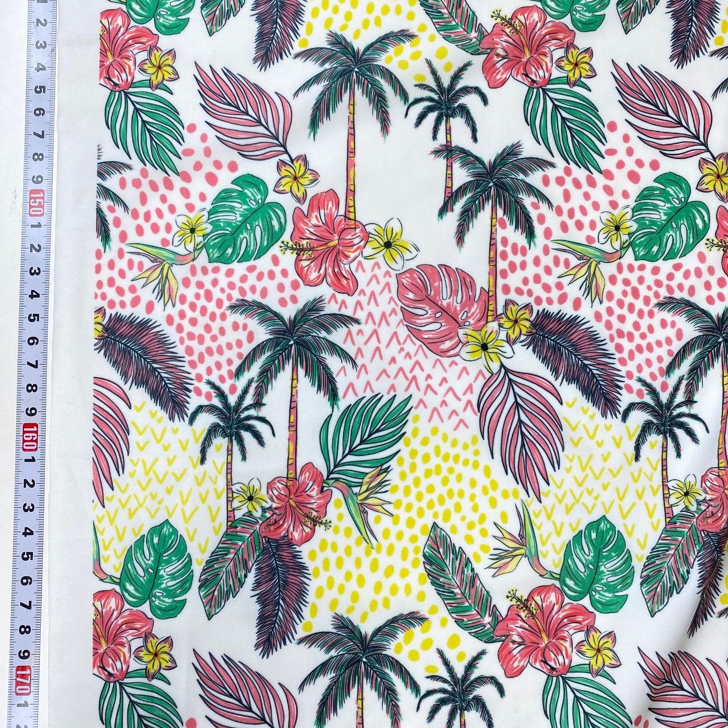 Lycra Carvico Com Padrão Tropical