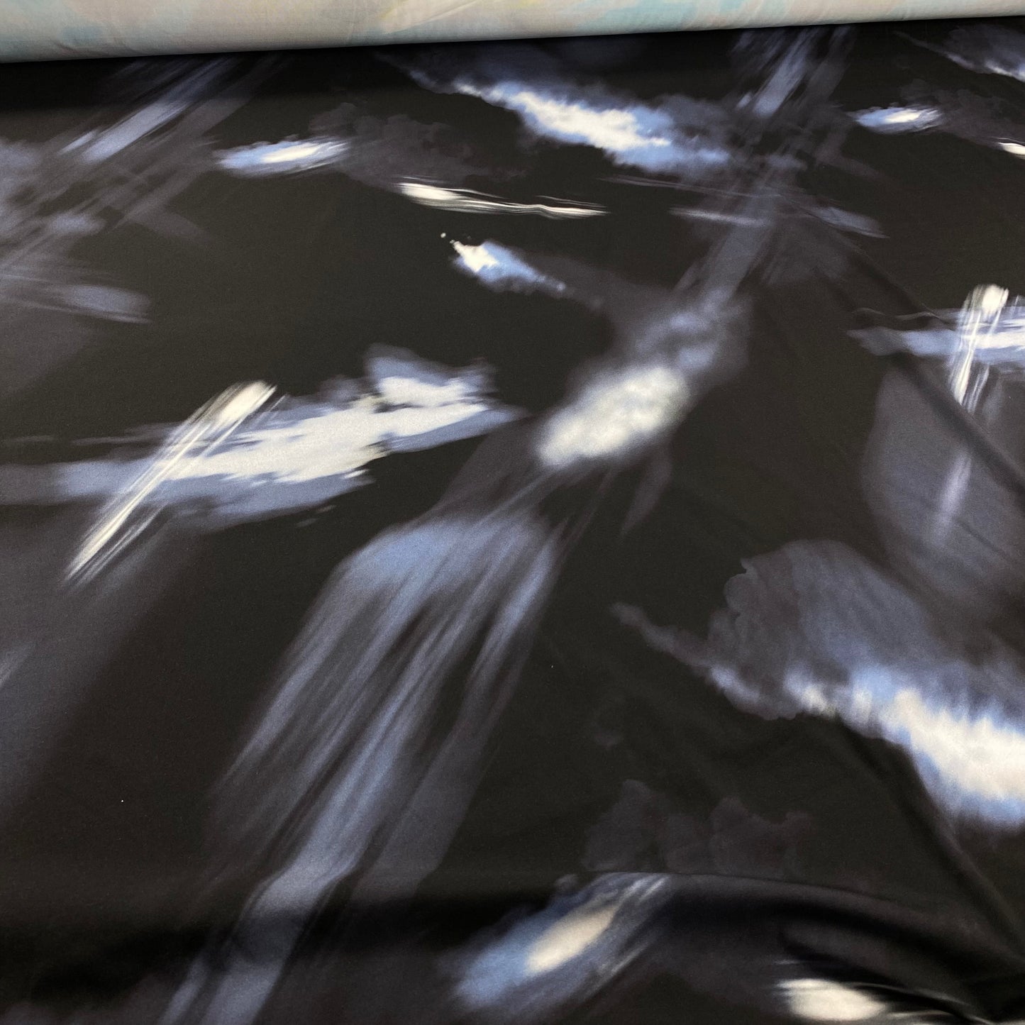 Licra con estampado espacial