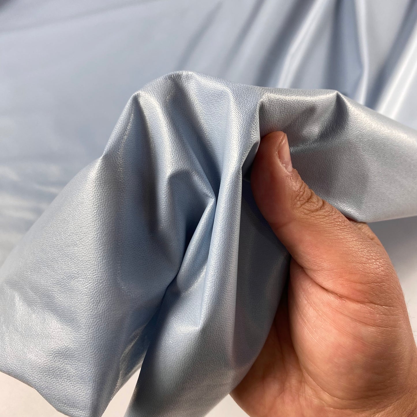 Lycra azul platinado tipo camurça
