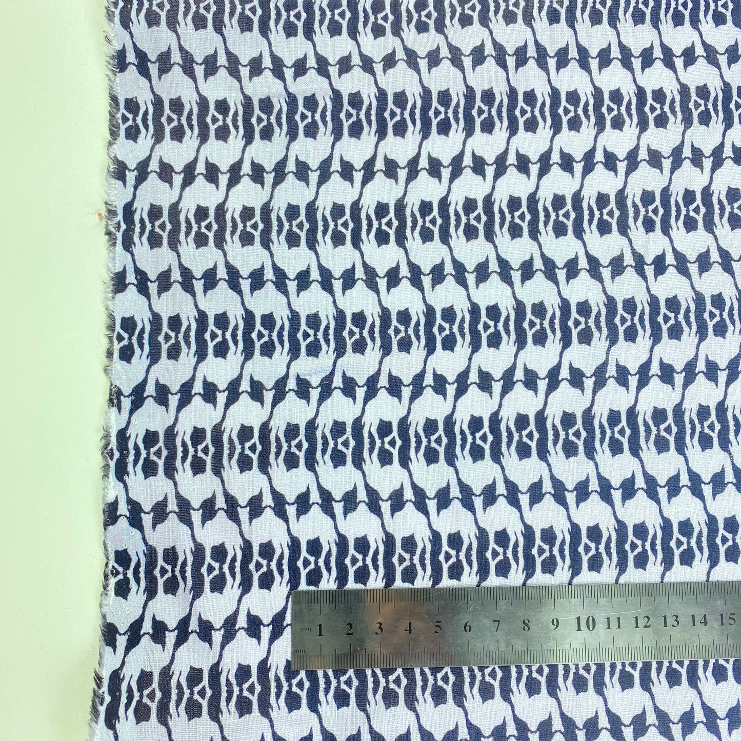 Linho azul bebé com formas azul escuras