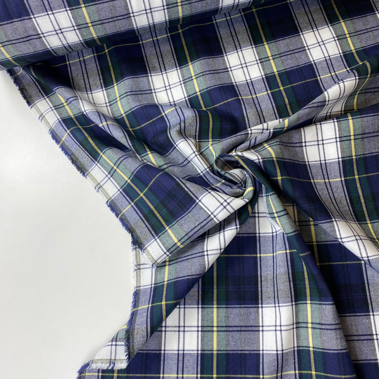 Camisa Vaiela de cuadros en color azul, blanco y verde, con raya amarilla.