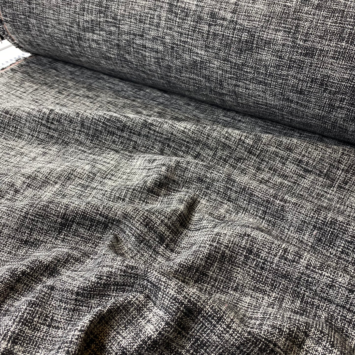 Granja mezclada con negro y gris