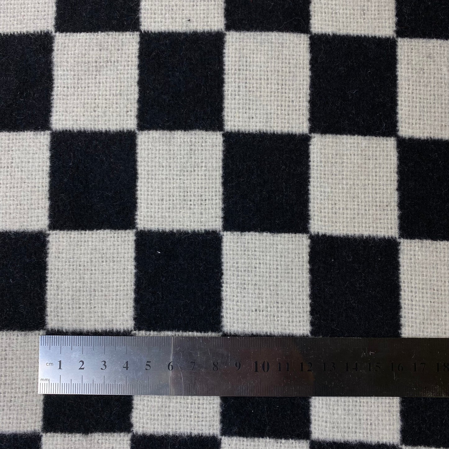 granja cuadrada en blanco y negro