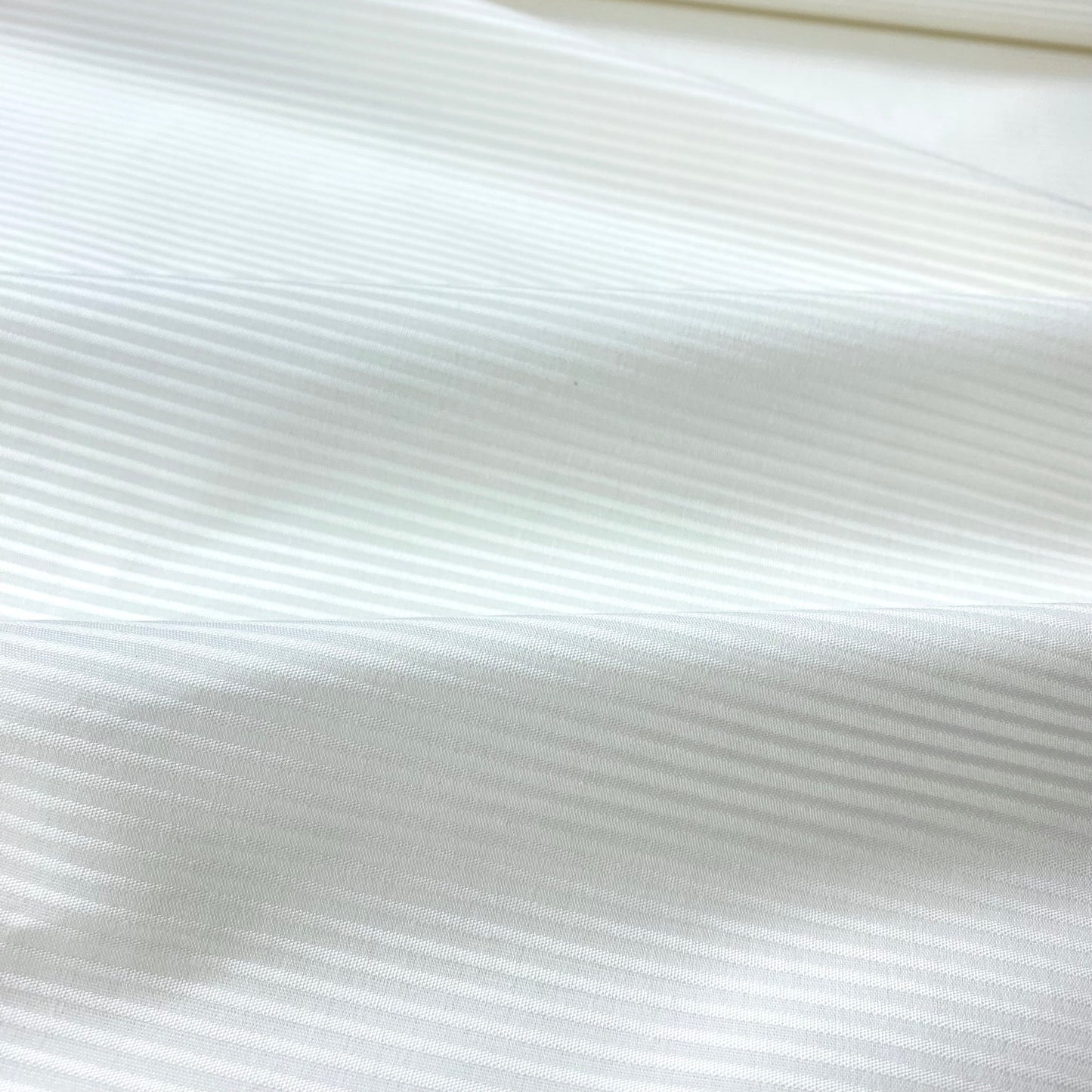 Tejido 100% Algodón Blanco Con Relieve Horizontal