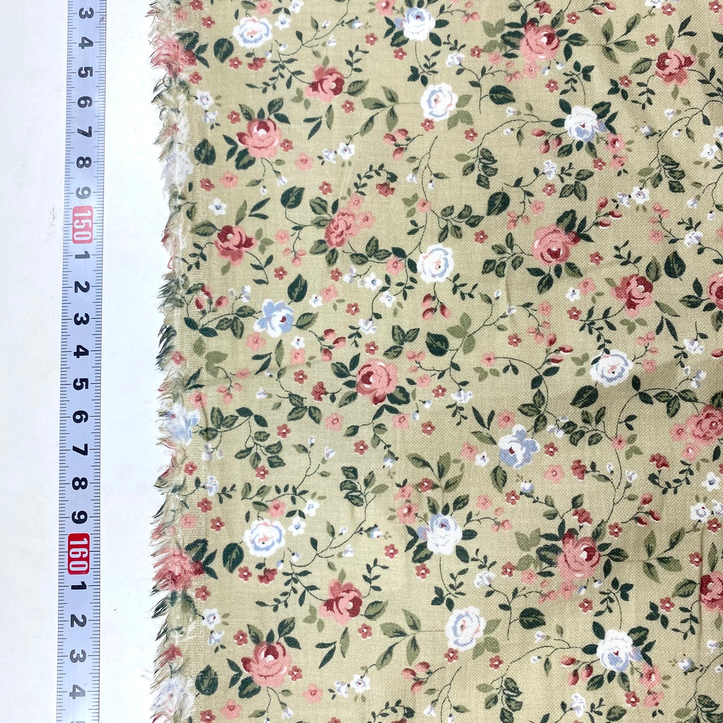 Cambray beige con estampado floral