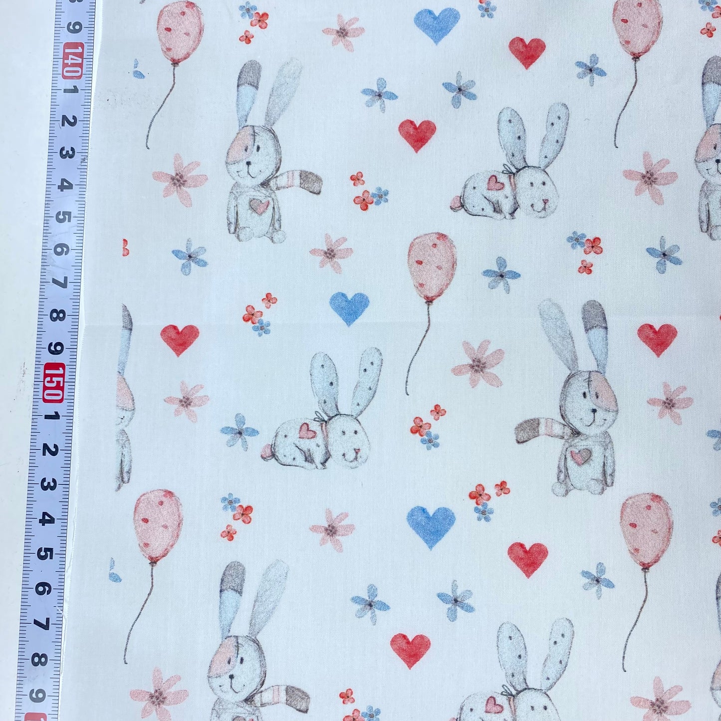 Batista 100% Algodón Blanca Con Conejitos y Corazones