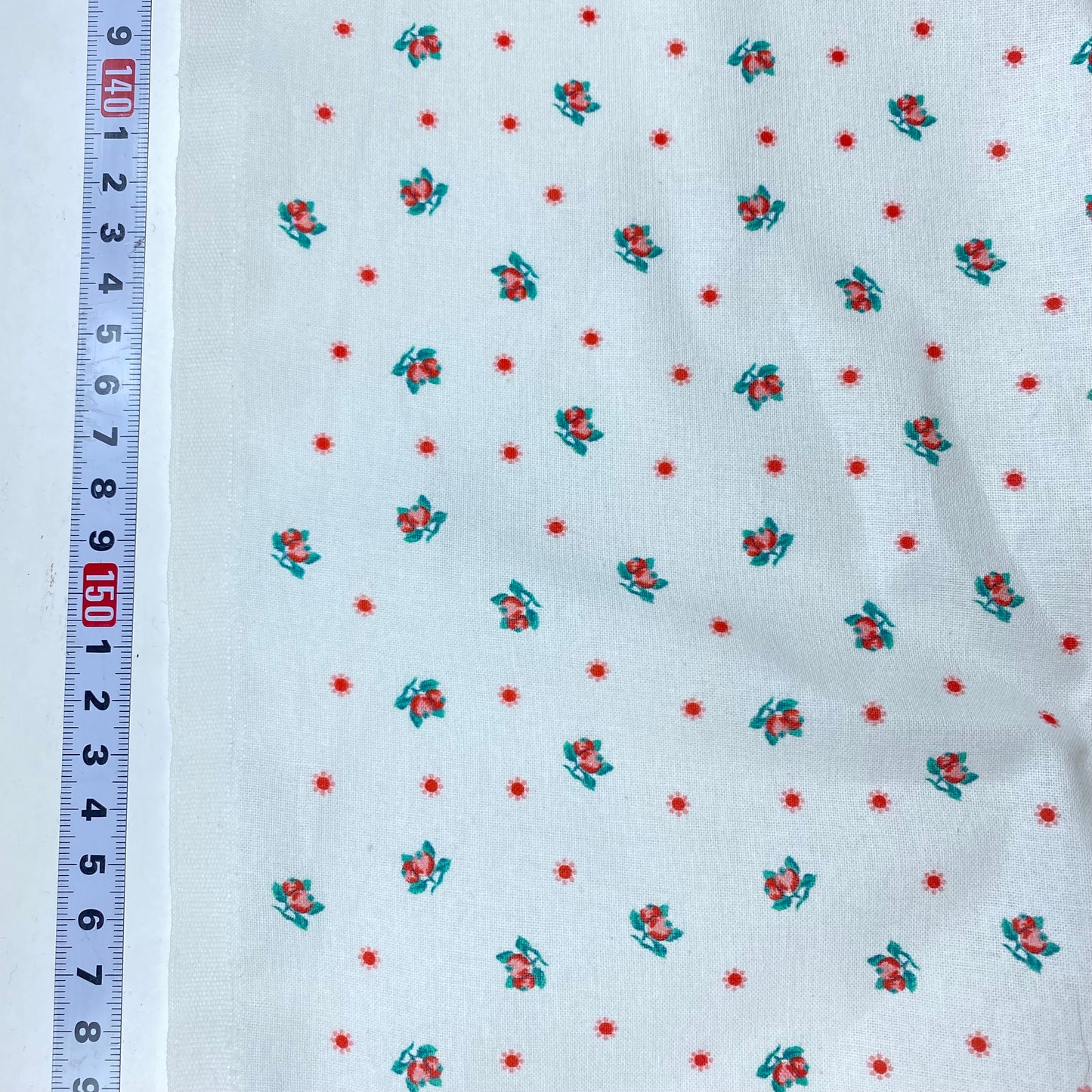Cambray 100% Algodón Blanco Con Pequeñas Flores Rojo Vivo