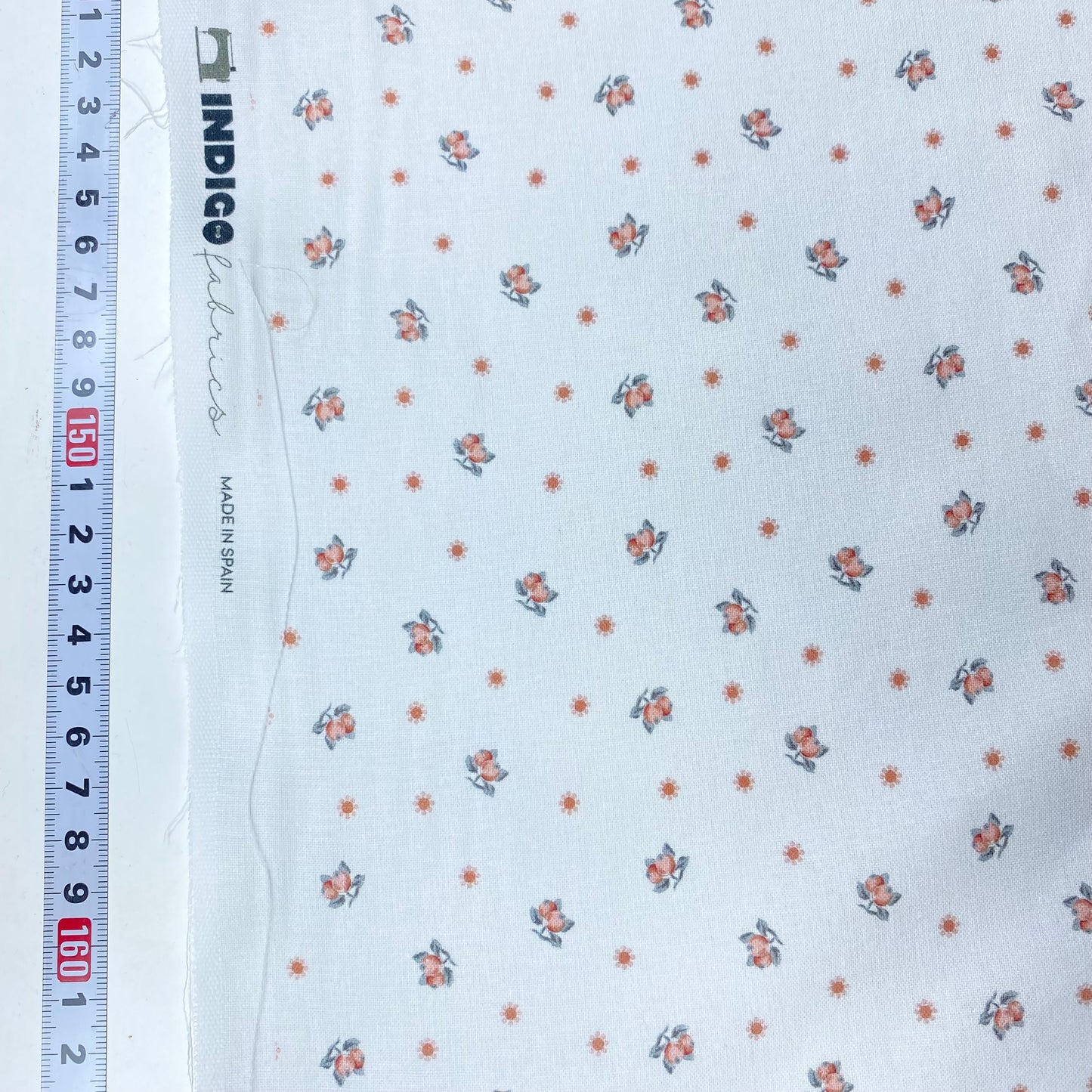 Batista 100% Algodón Blanco con Pequeñas Flores Rojo Difuminado
