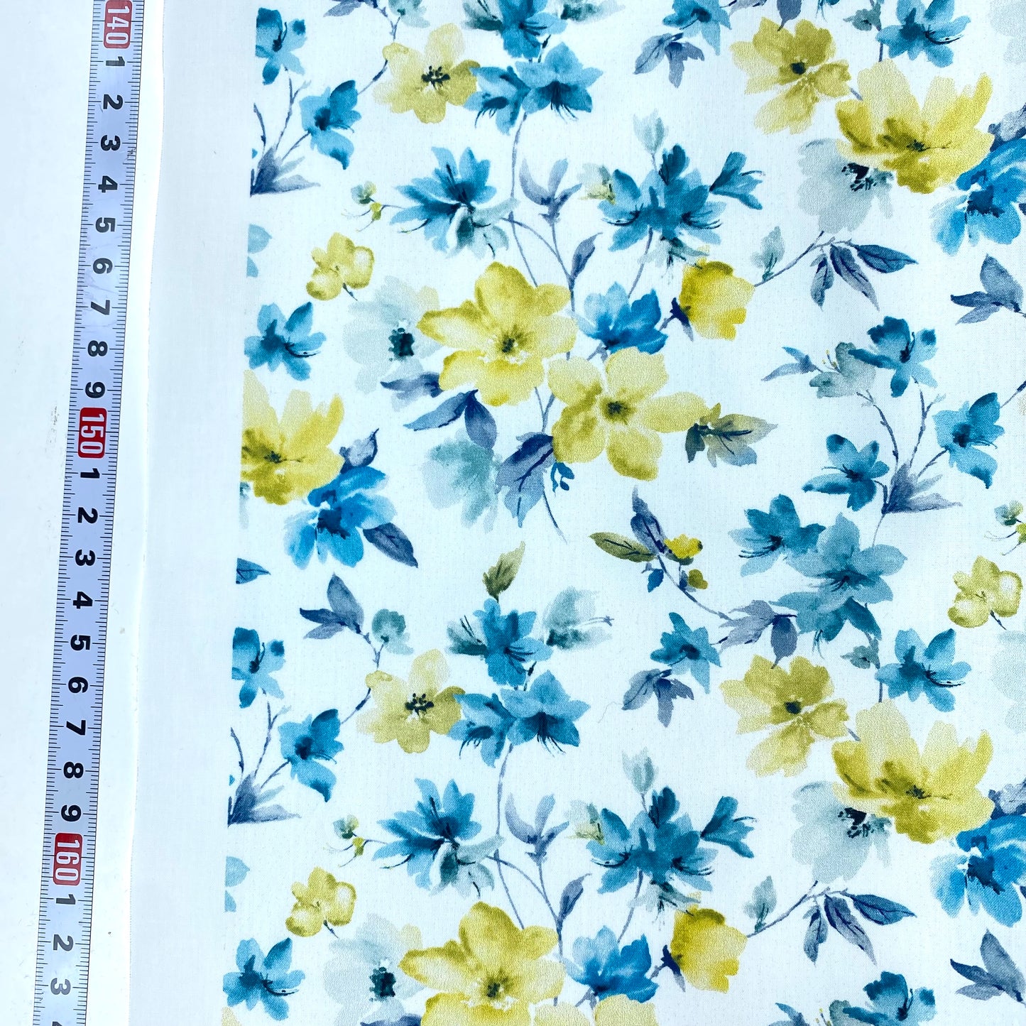 Cambray 100% Algodón Blanco Con Flores Azules y Amarillas