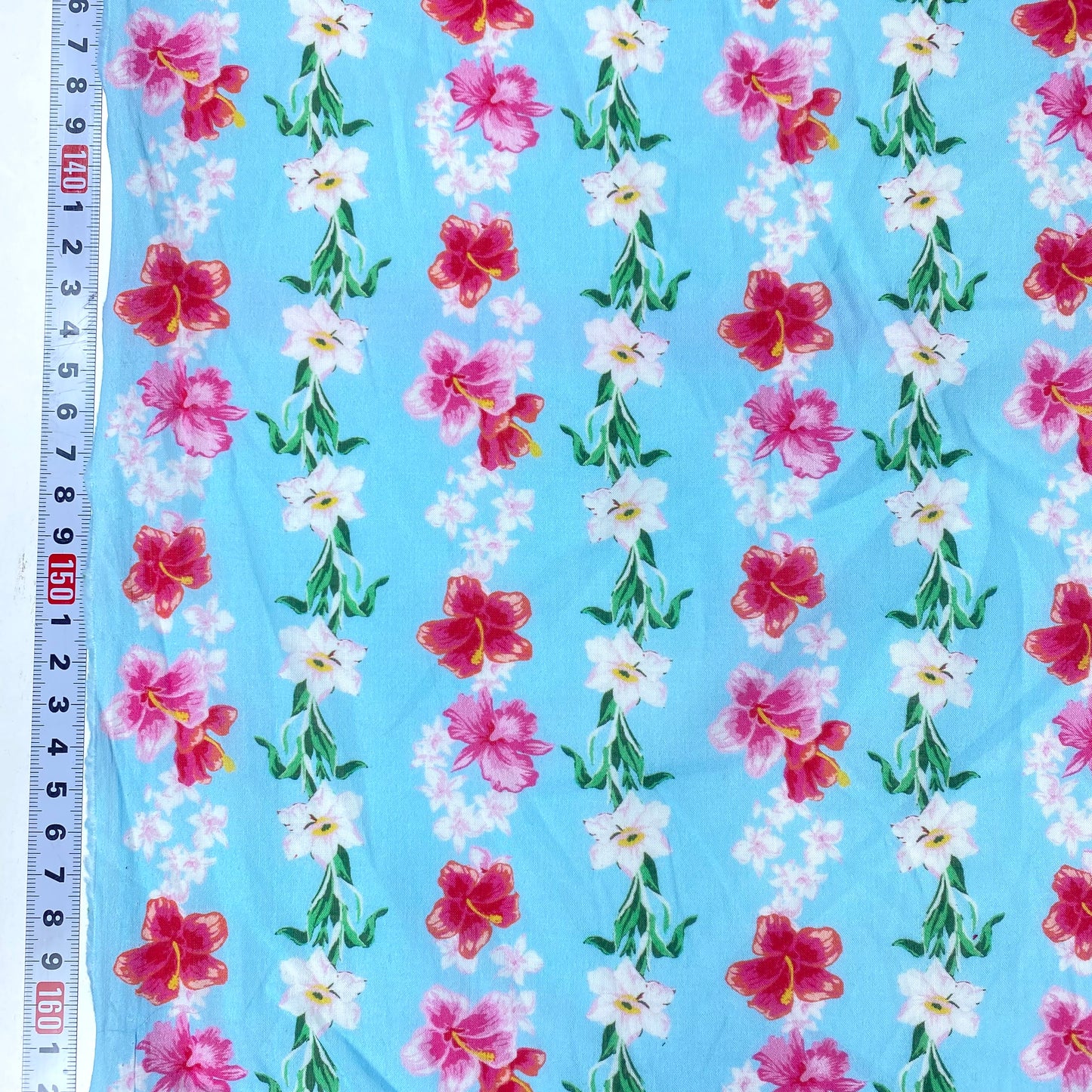 Popelín 100% Algodón Azul Claro Con Flores Rojas y Rosas
