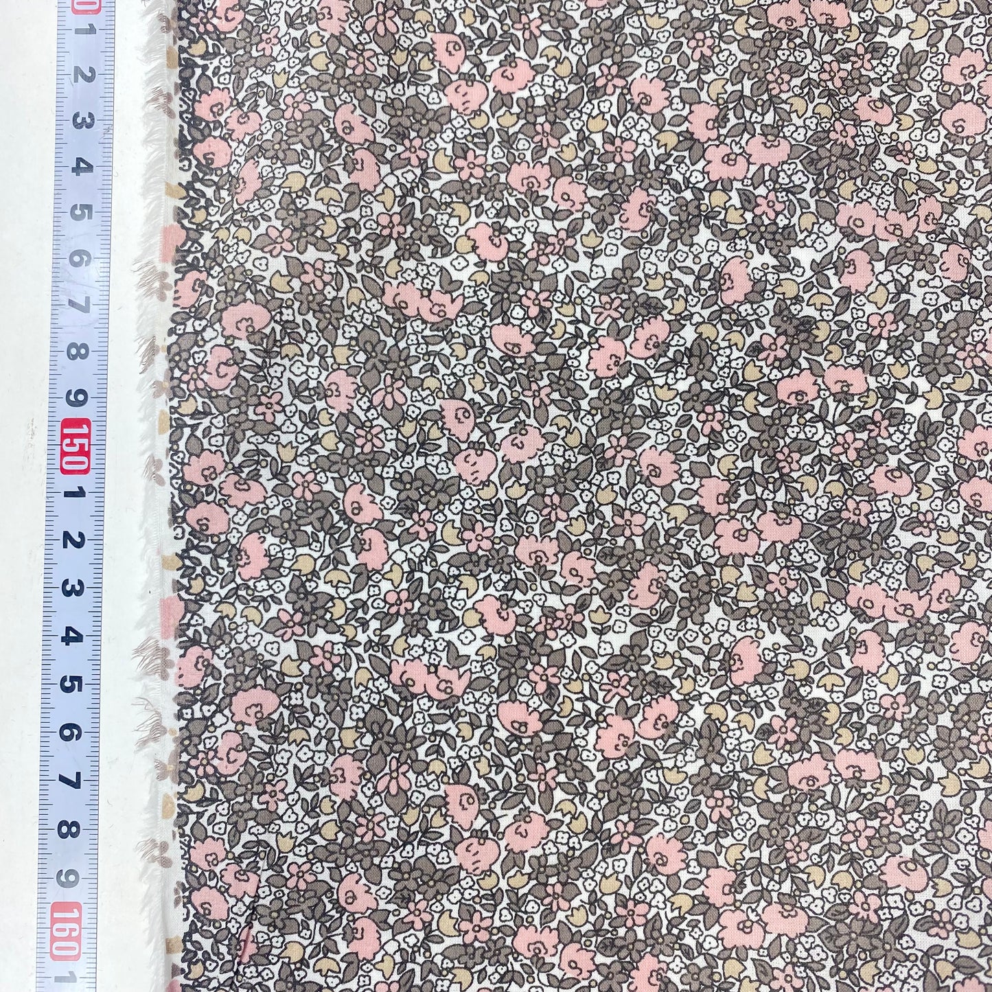 Popelina 100% Viscosa Con Flores Rosa y Gris