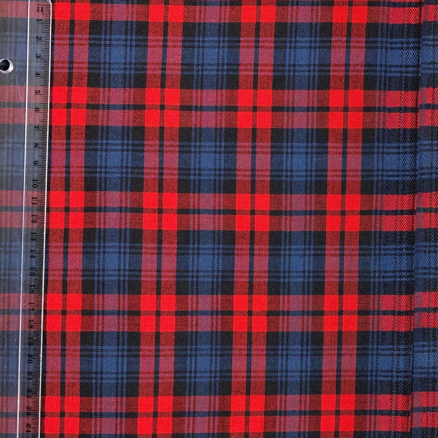 Tecido xadrez azul escuro e vermelho