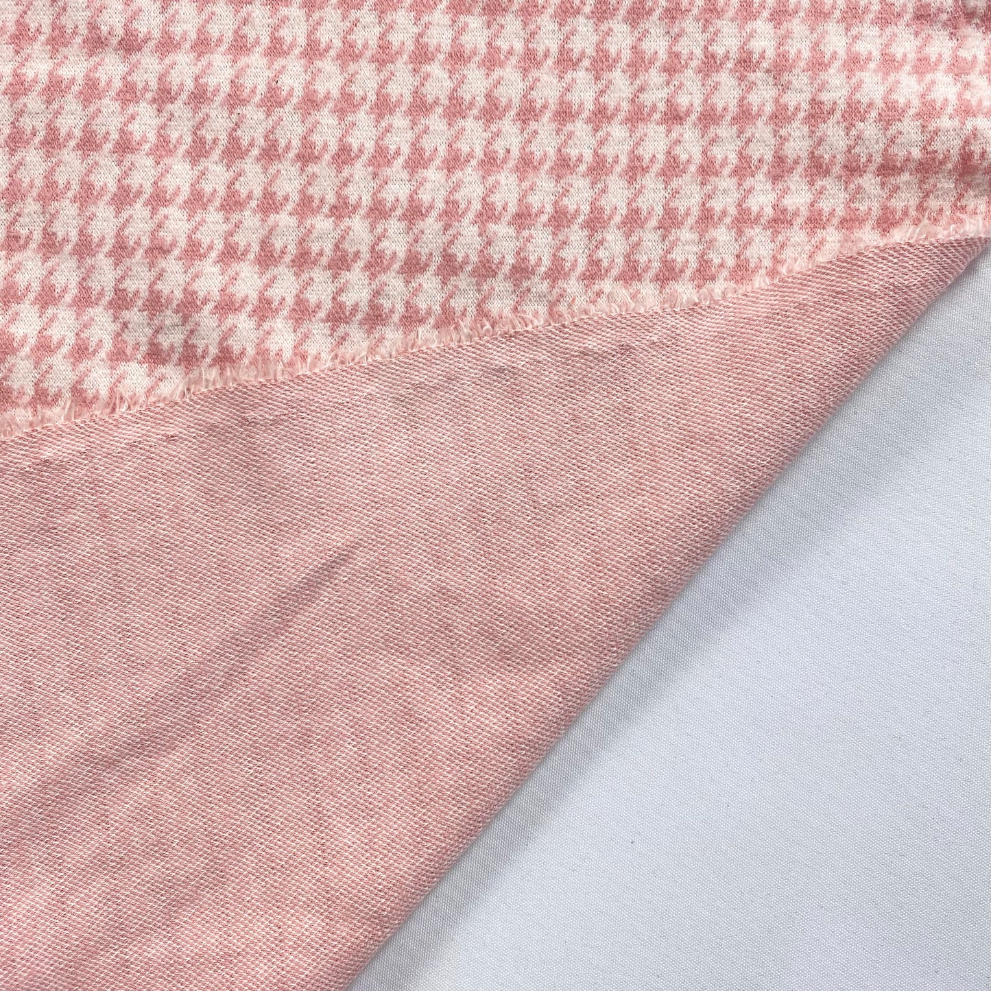 Malha jacquard pied poulet rosa e branca