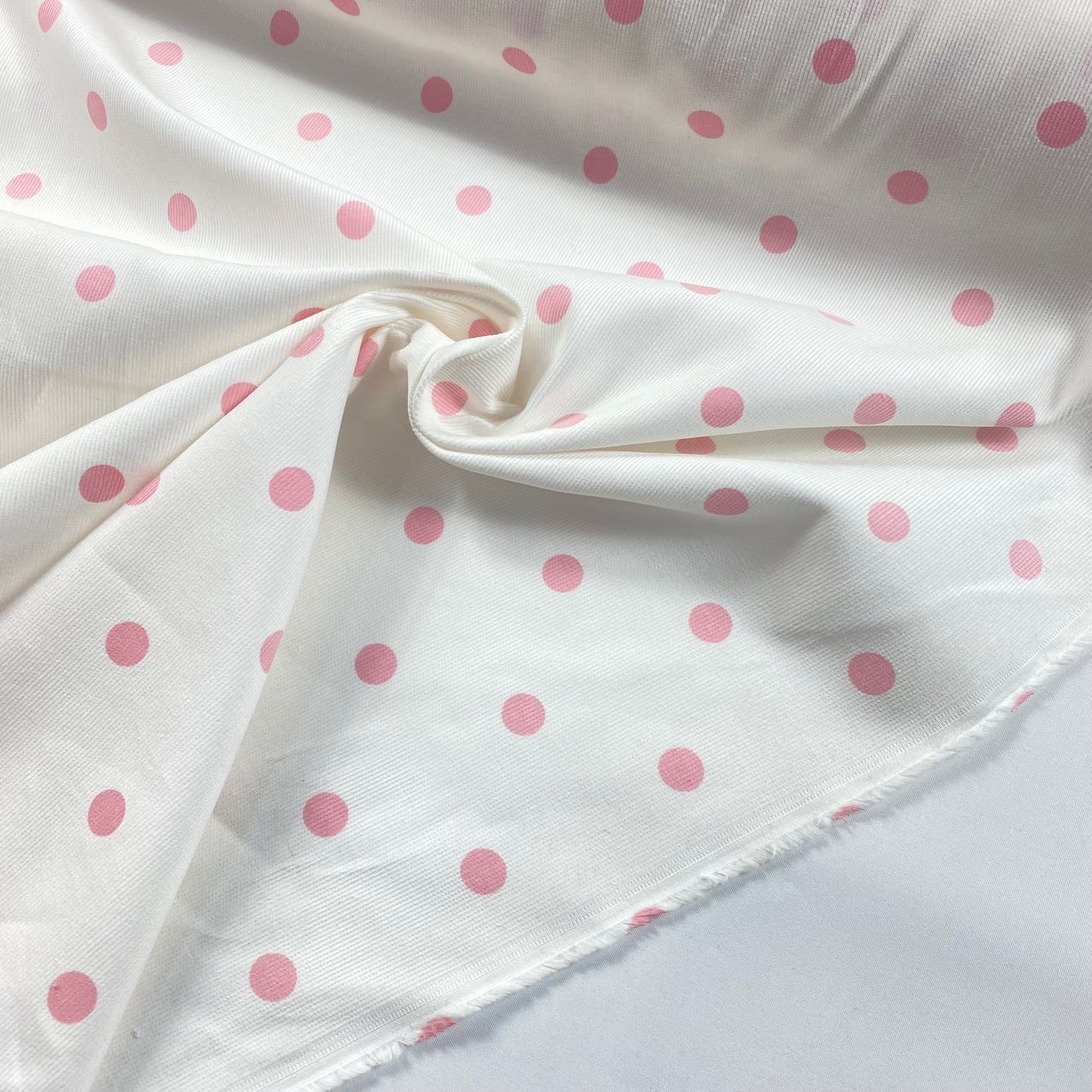 Pana blanca con lunares rosas