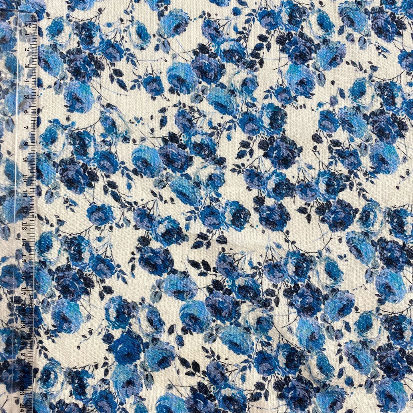Linen squares in blue and white tones