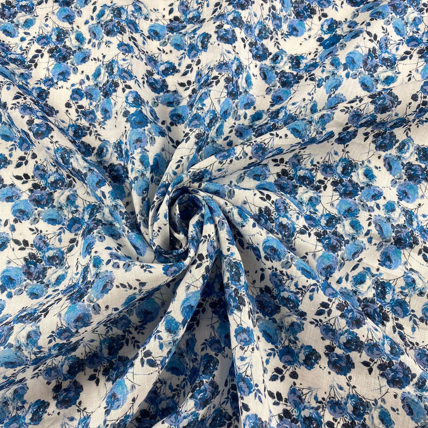 Linen squares in blue and white tones