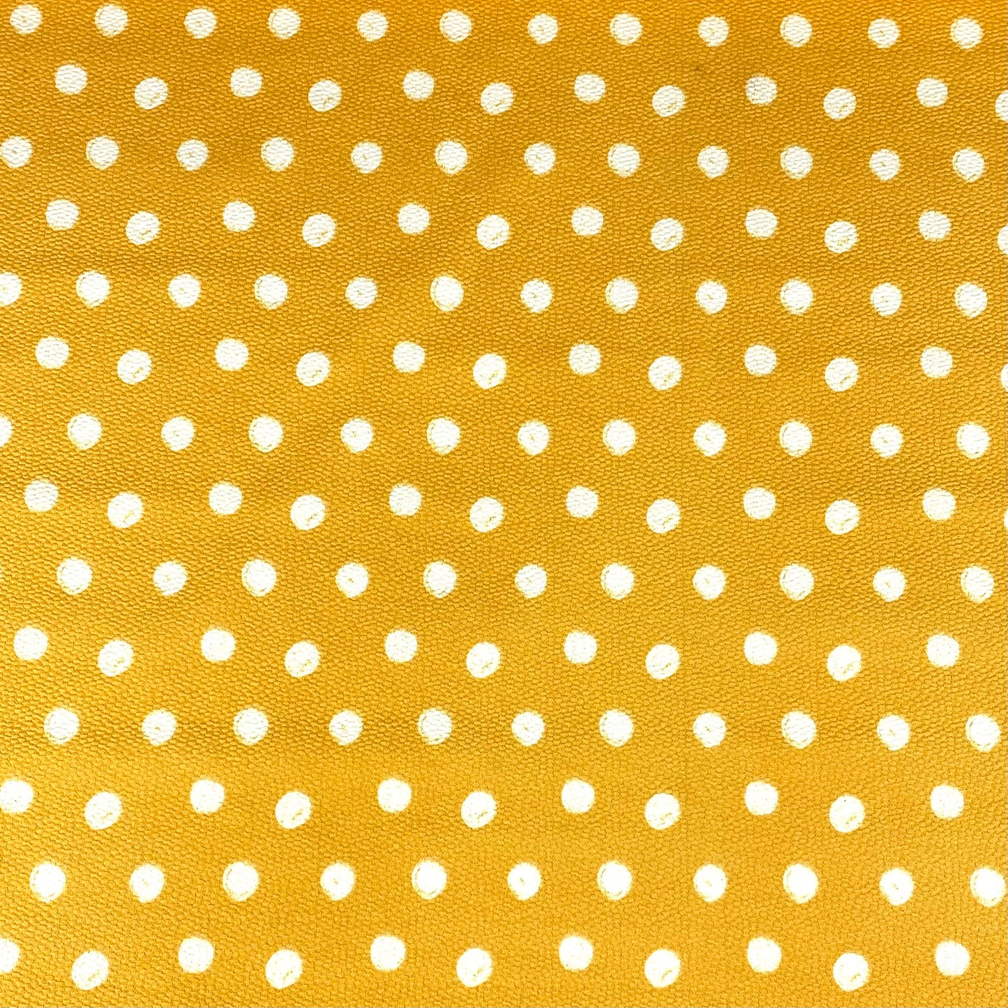 Malla gofrada amarilla con bolitas blancas