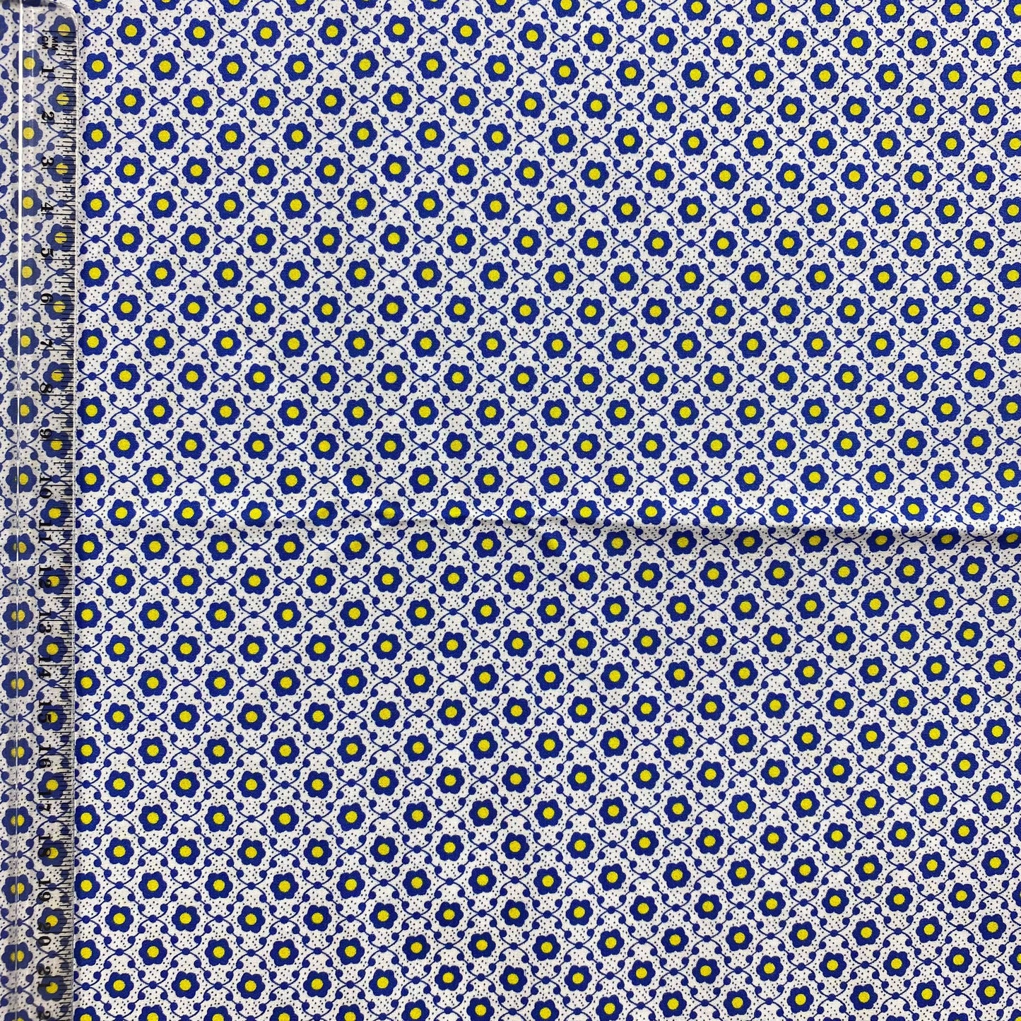 Popelín con patrón azul