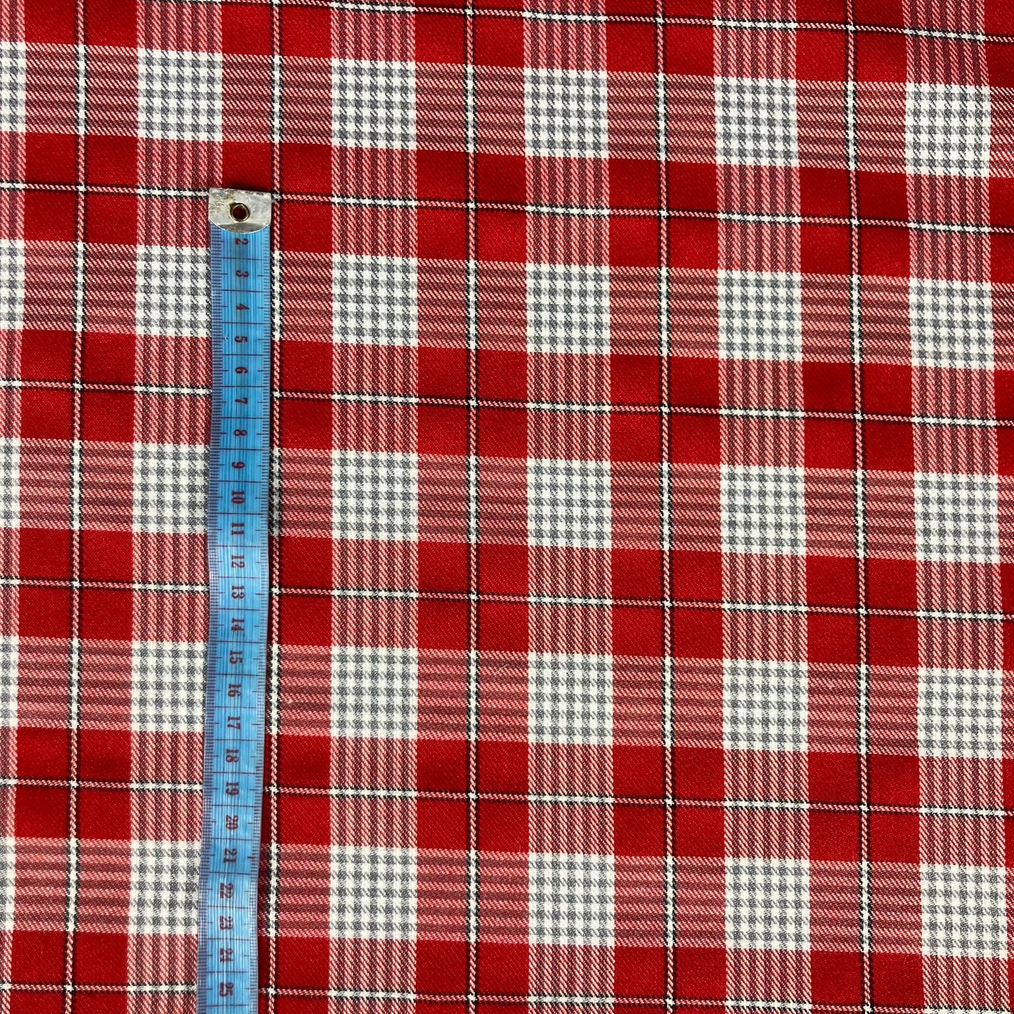 Tartán a cuadros en tonos rojos y blancos