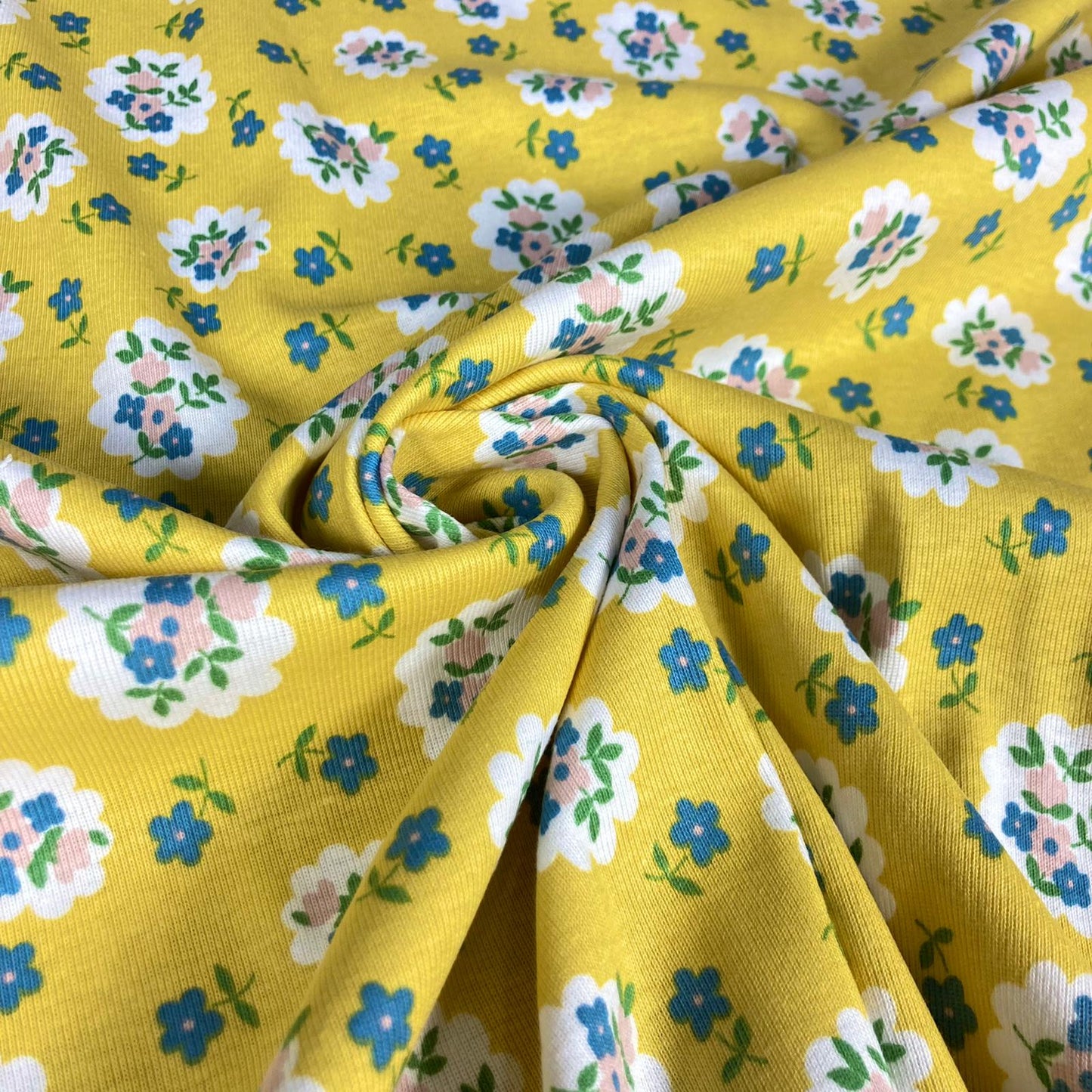 Malha rib 1x1 com flores fundo amarelo