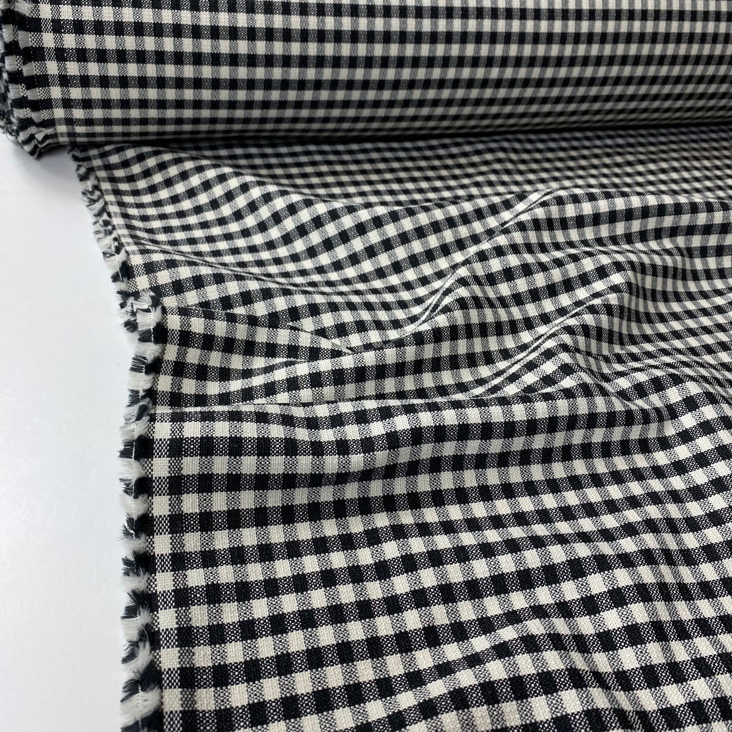 Granja tipo tweed con cuadros blancos y negros