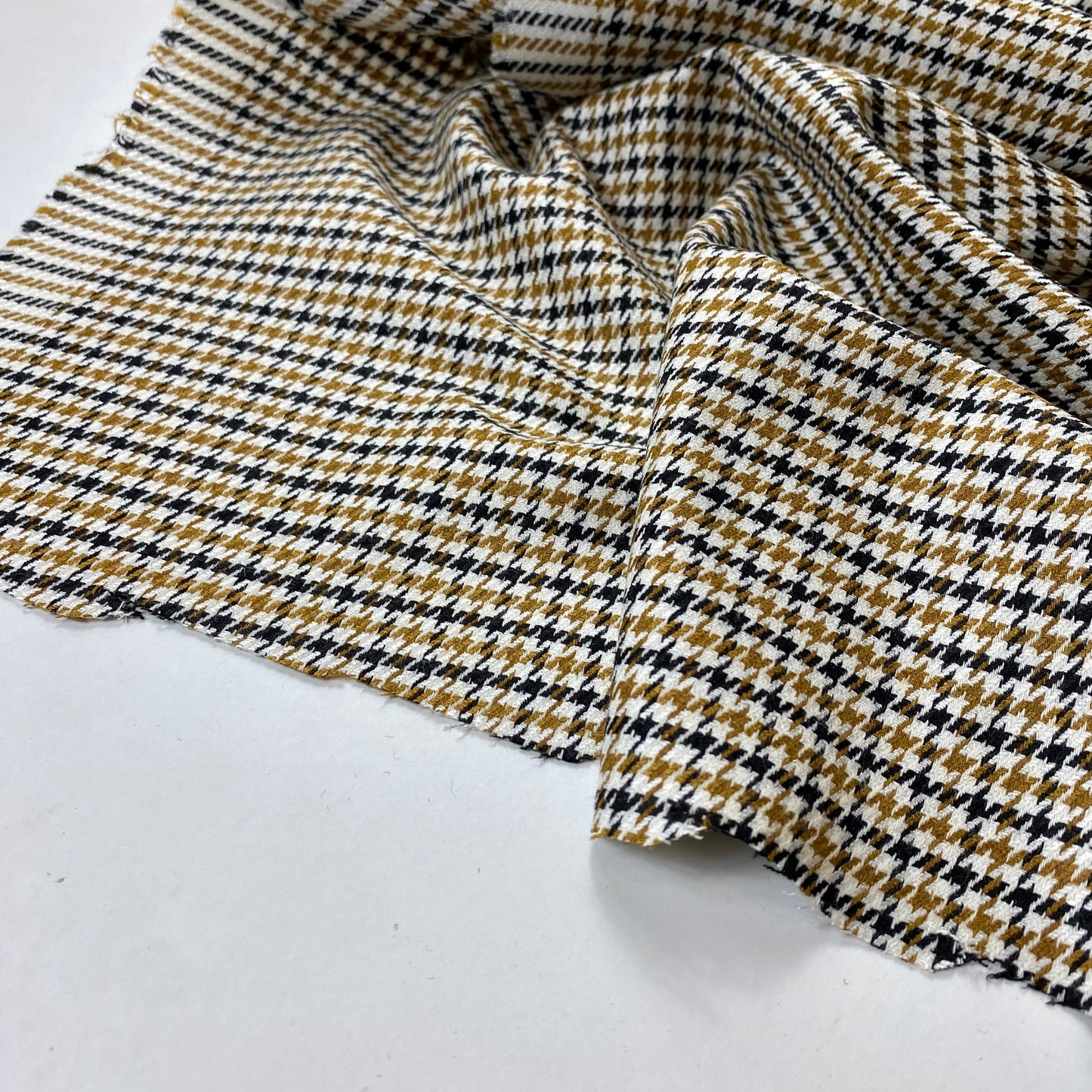 Casa de campo de pied-poul azul marino y dorado