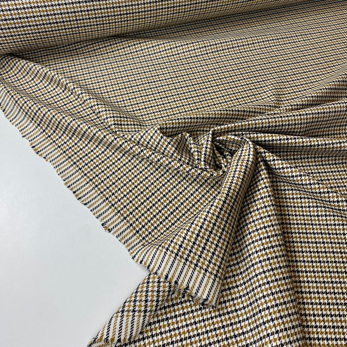 Casa de campo de pied-poul azul marino y dorado