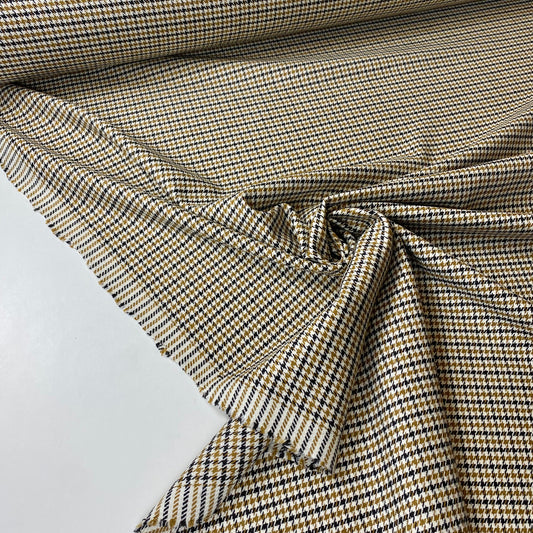 Casa de campo de pied-poul azul marino y dorado