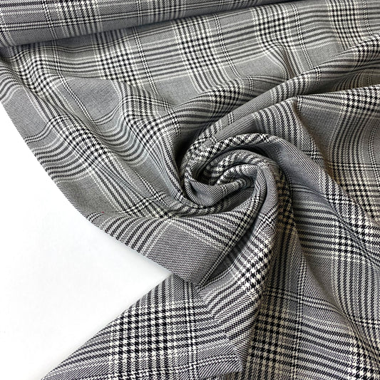 Cuadros escoceses, patrón Príncipe de Gales, blanco y negro.