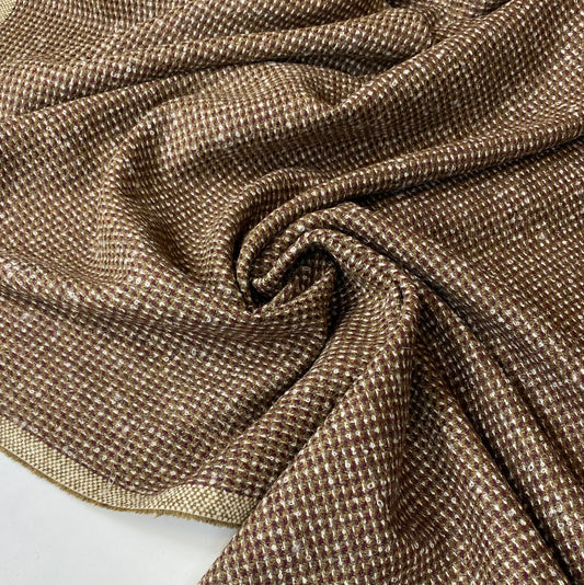 Granja verde y burdeos