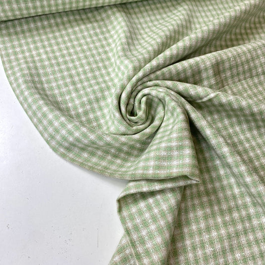 Granja verde y blanca