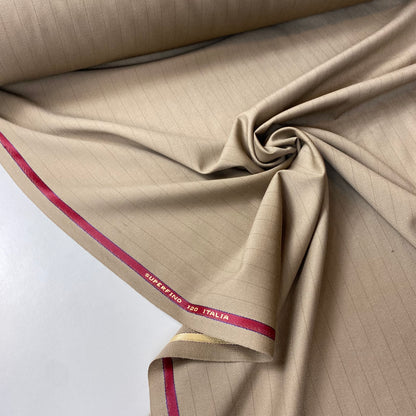 Tejido sastre de color beige oscuro con rayas.