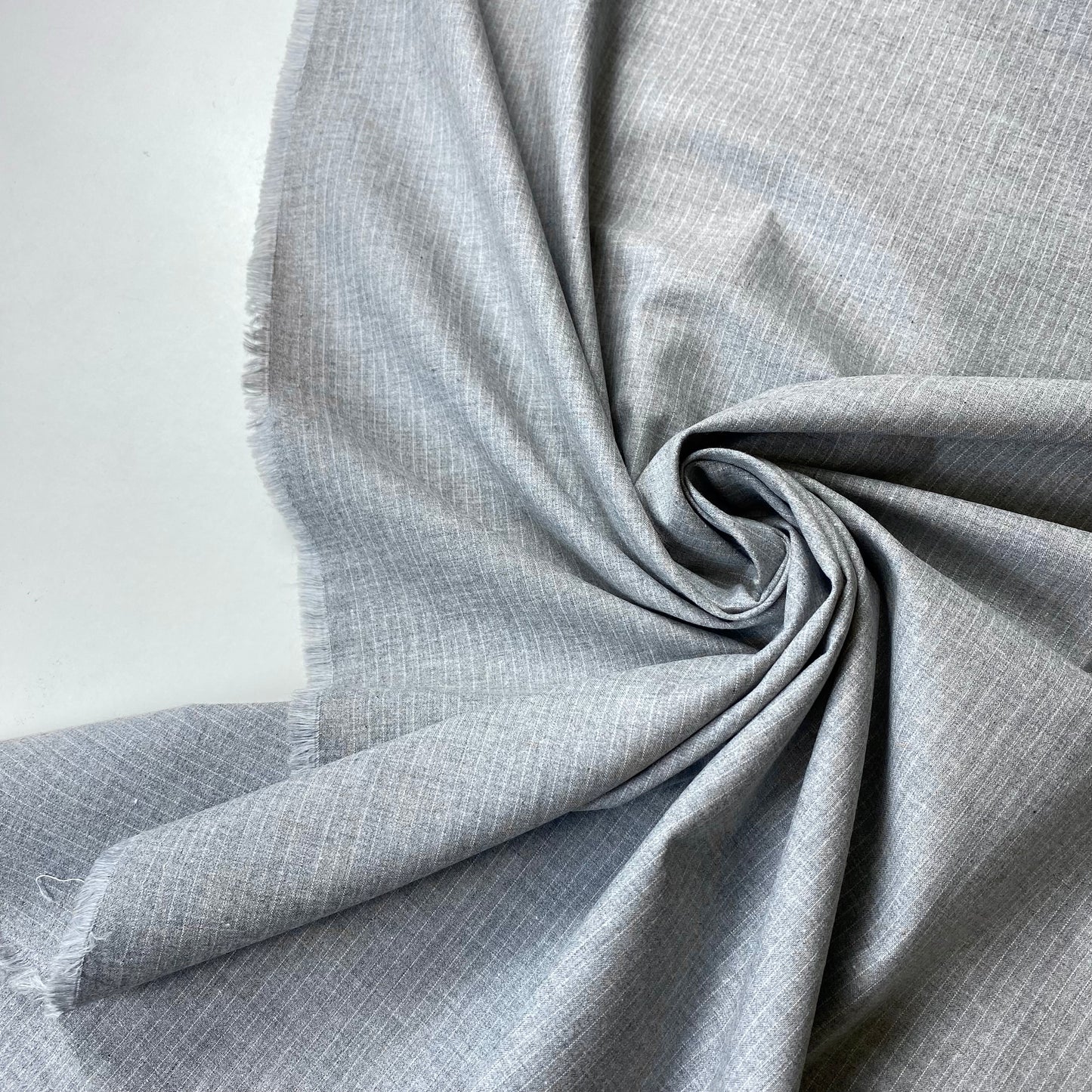 Tela sastre gris con rayas