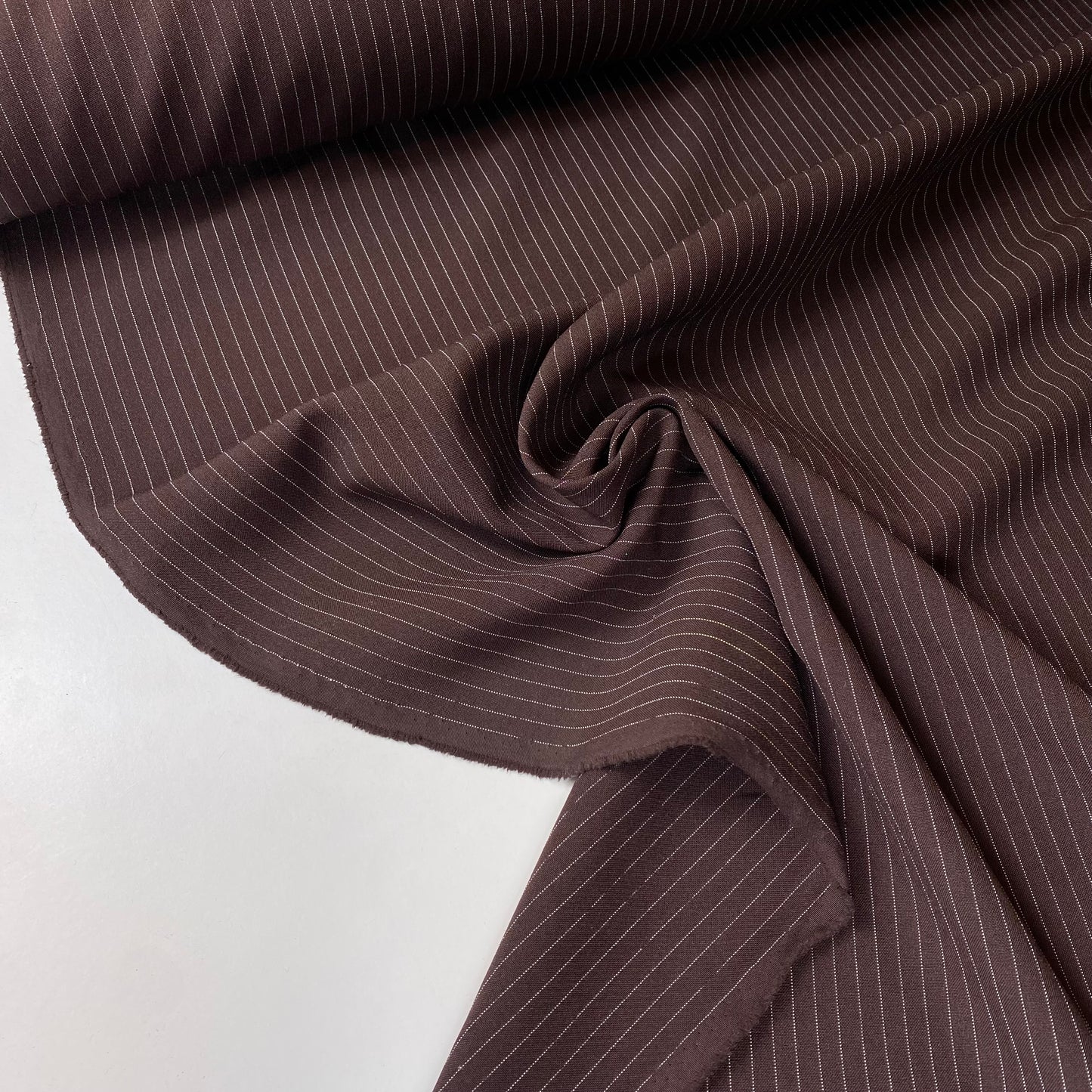 Tela sastre marrón con rayas