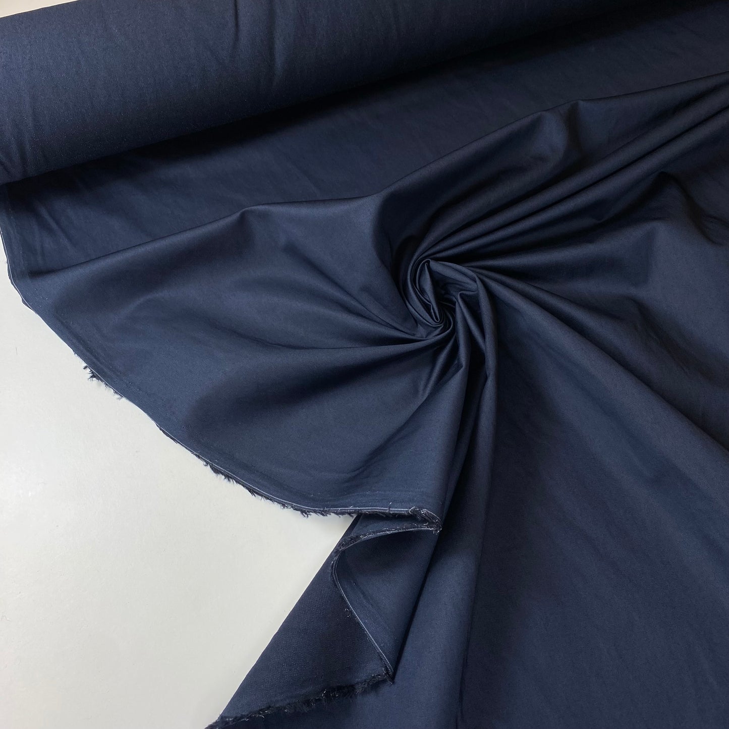 Sarga de satén azul marino