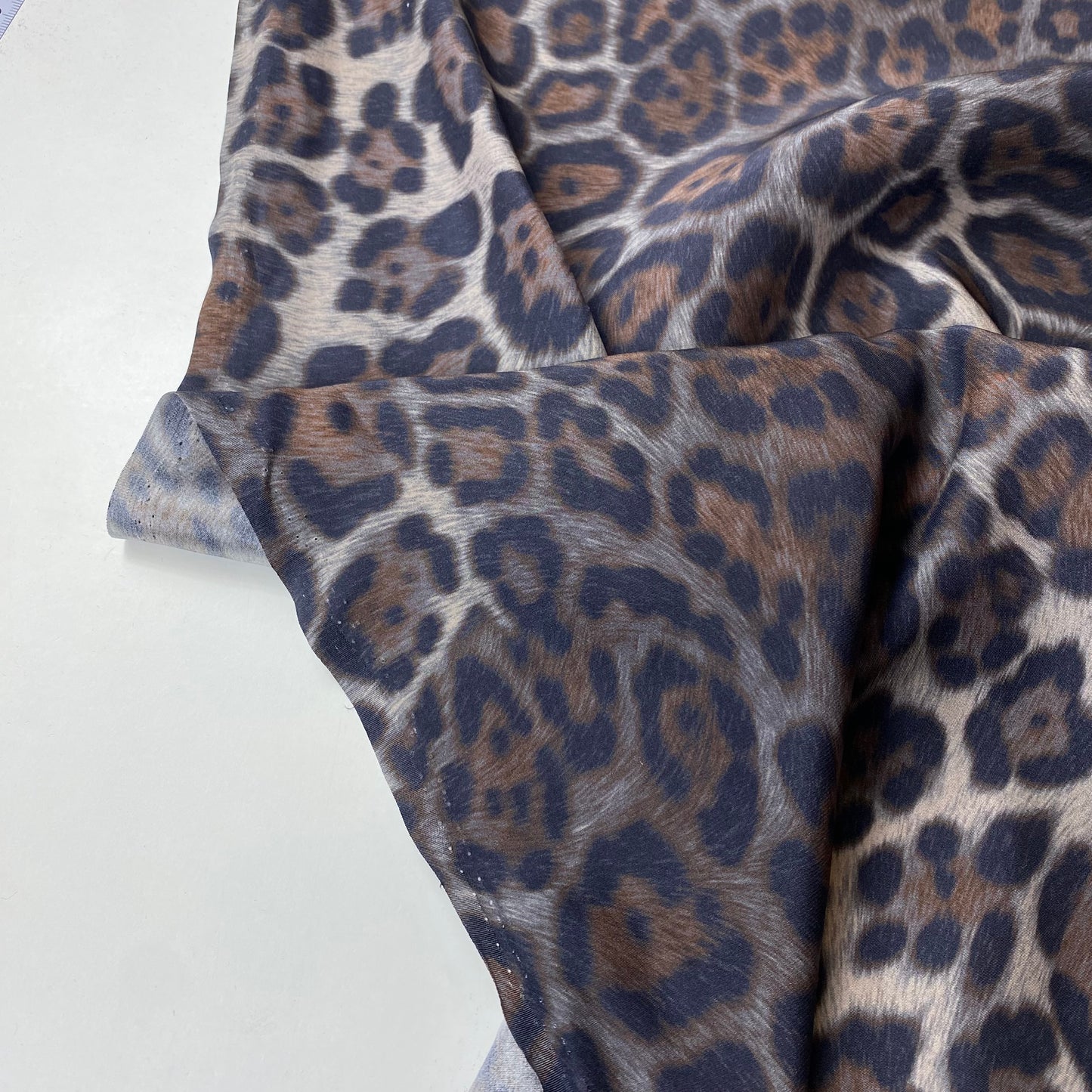 Seda con estampado de leopardo