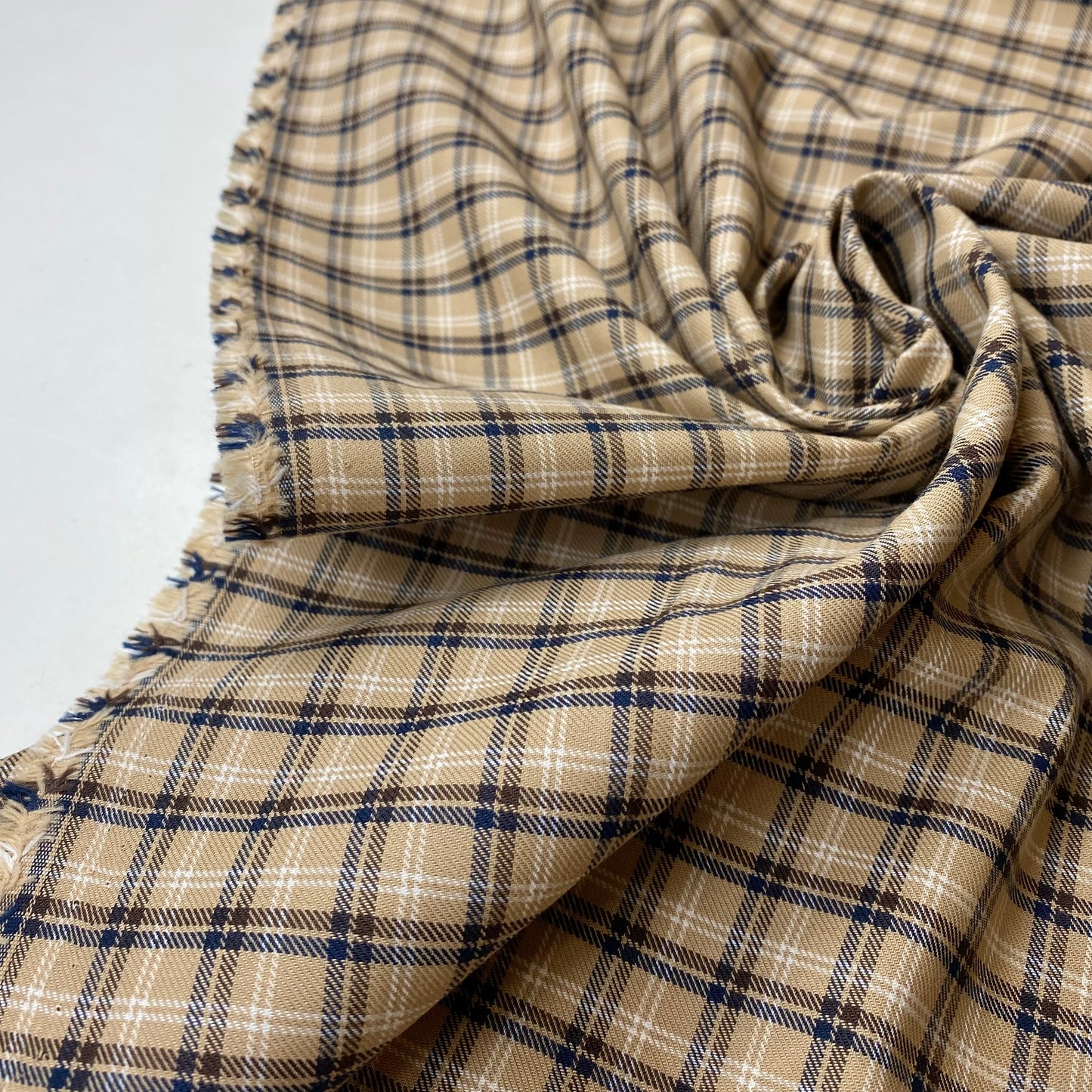 Sarga beige con rayas azules y marrones