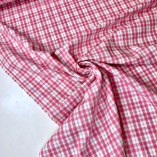 Franela en tonos blanco y rosa.