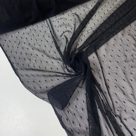 Tule preta com bolinhas