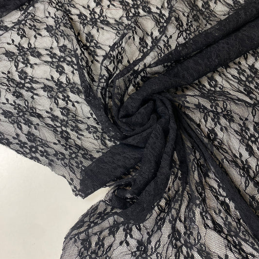 Renda preta com flores