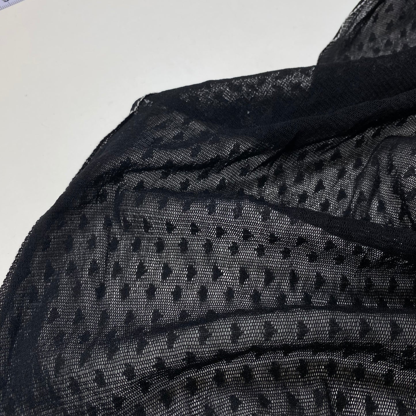 Tule preta com detalhes